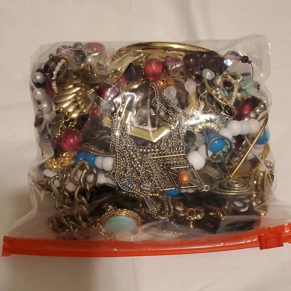 2.6 lbs of craft or diy jewelry bag - Picture 2 of 4